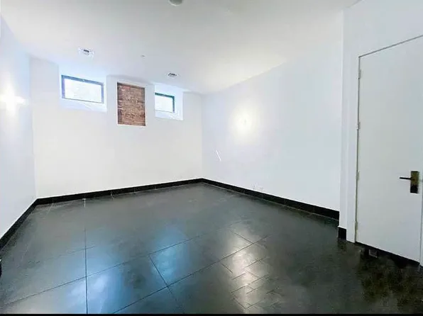 949 Willoughby Avenue image 9 of 16