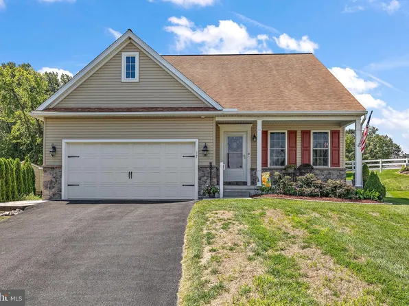 17 Regency Dr, Christiana, PA 17509
