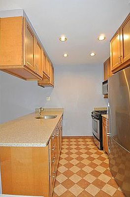 5th image of 225 E 110th St APT C
