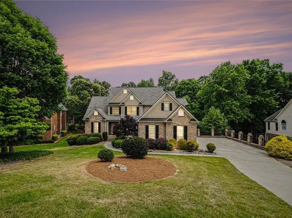 4621 Chartwell Chase Ct, Flowery Branch, GA 30542