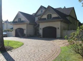 301 Vanderbilt Pkwy, Dix Hills, NY 11746