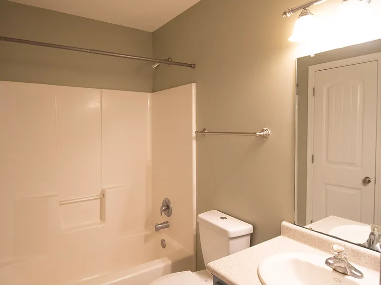 305 Sterling Ct — Photo 9