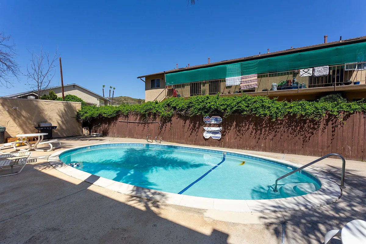 Building Photo - Lakeshore Villa Apartments