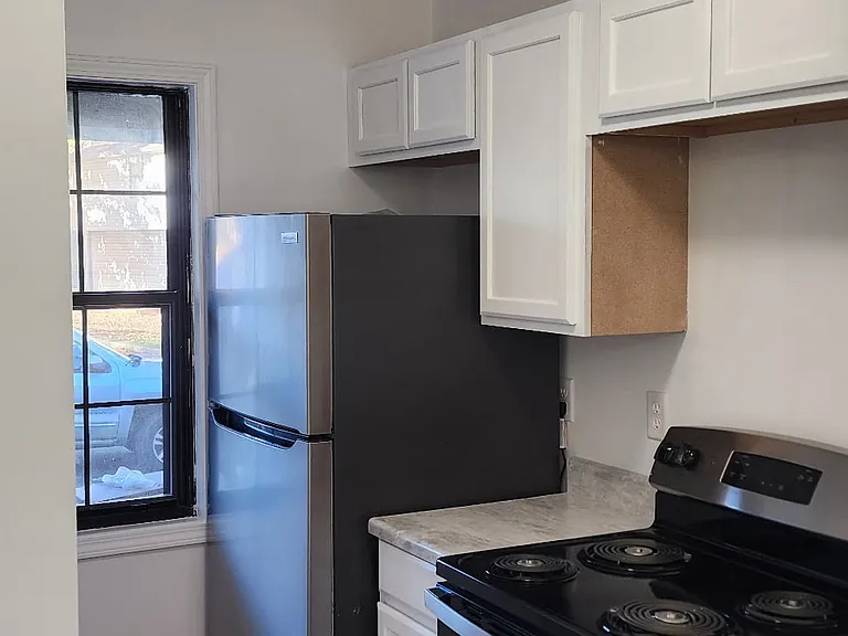 522 E Graham Pl — Photo 9