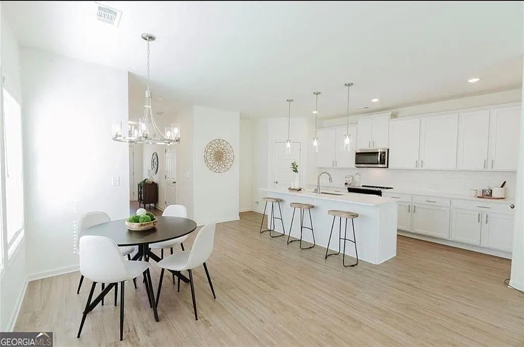 3 bed, 2.5 bath, 1805 sqft, $2,600 — Photo 3