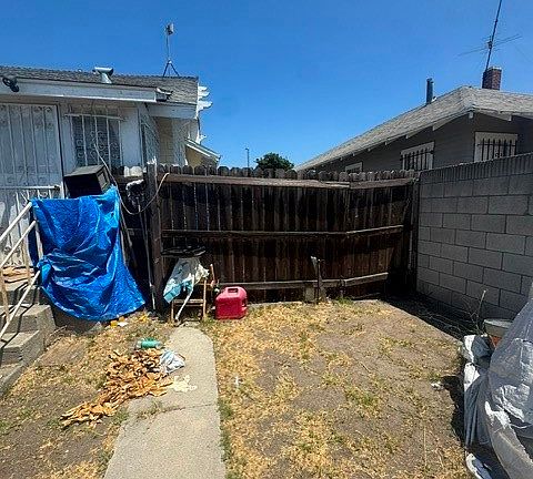 3rd image of 1336 W 46th St