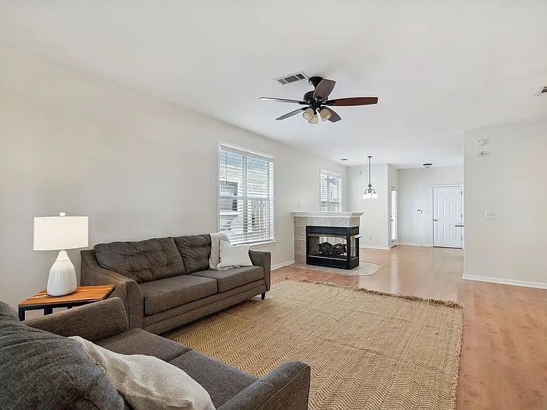 1133 Island Pl E — Photo 4