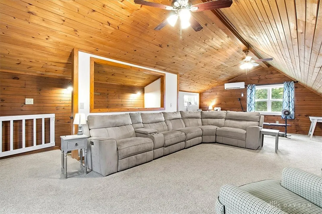 16074 Buckeye Ave photo 1