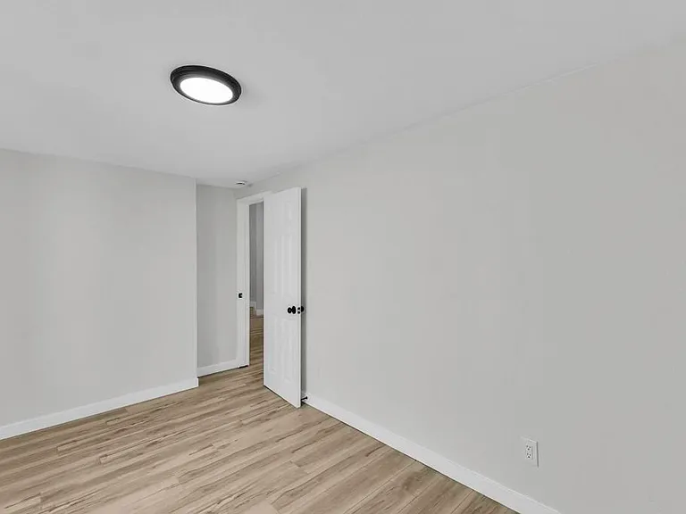 2029 E Ave — Photo 8