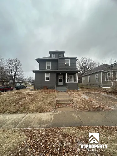 1118 W 8th St Photo 1