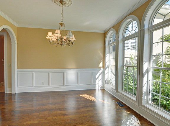 3rd image of 411 Brewster Ln