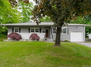 18 E Normandy Dr, West Hartford, CT 06107