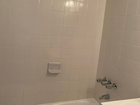 5th image of 25-70 23rd St #3RR