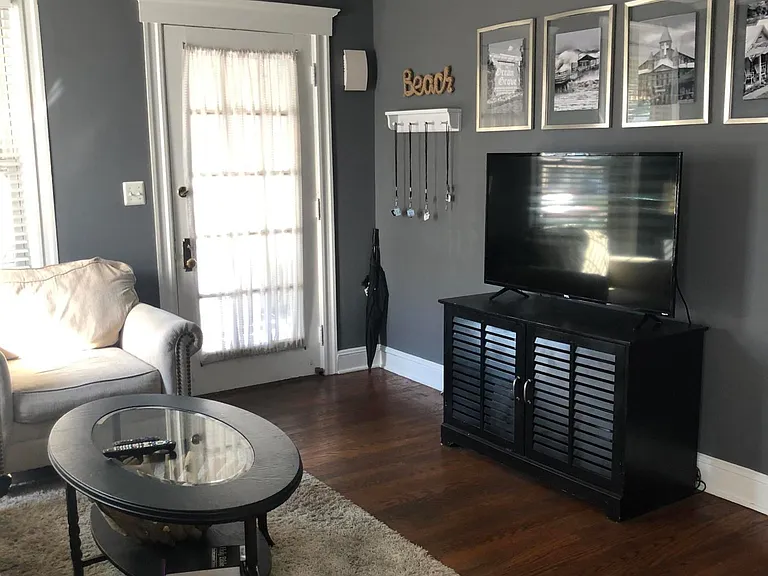 56 Heck Ave #1/2 — Photo 4