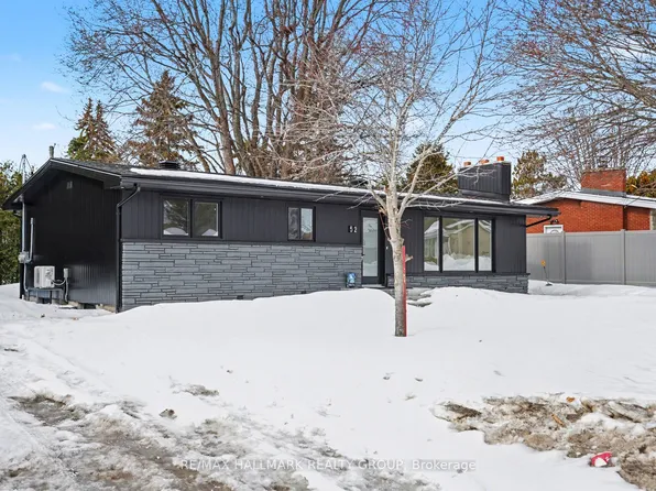 52 Glenridge Rd #2, Ottawa, ON K2G 2Z7