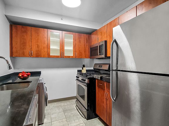 5th image of 68 Bradhurst Ave APT 4D