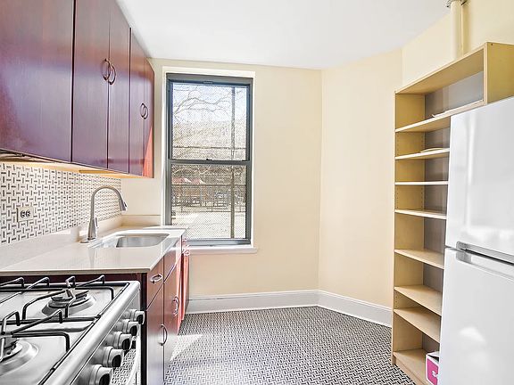 3rd image of 557 W 140th St APT 2A