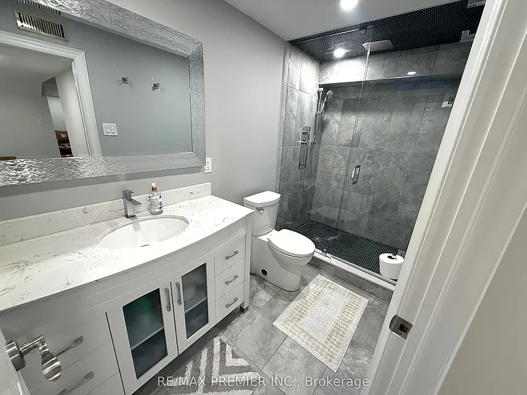 77 Largo Cres #LOWER — Photo 15