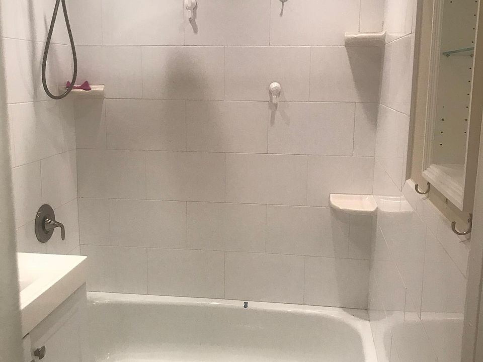 2nd image of 3333 Wickham Ave