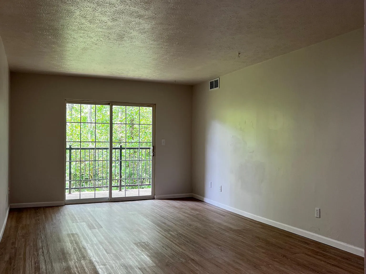 2 bed, 800 sqft, $1,045 — Photo 3