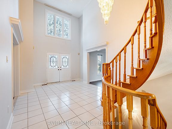 4th image of 103 Spadina Rd