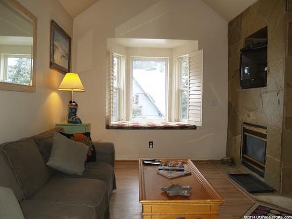 4th image of 212 Daly Ave #B