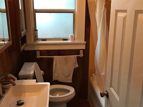 3rd image of 7121 Pacific Highway E # Upper Floor