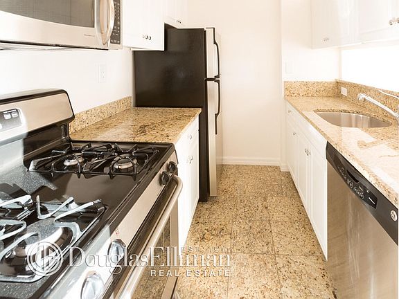 5th image of 235 W 56th St APT 21H