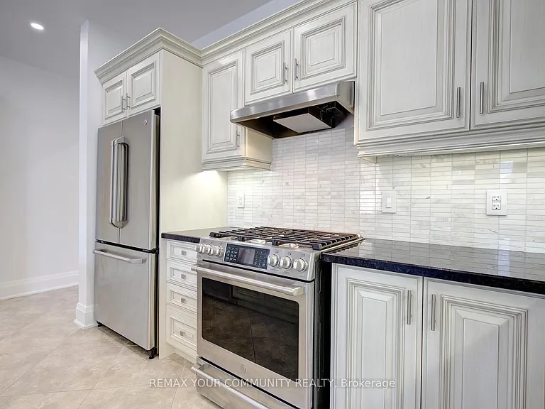 16 Muret Cres — Photo 14
