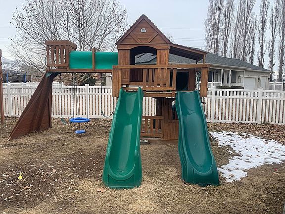 4th image of 39 E Emerald Ct