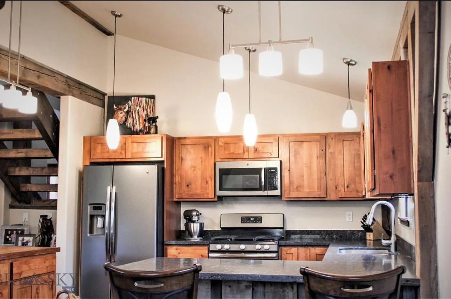 4 bed, 2700 sqft, $8,800 — Photo 4
