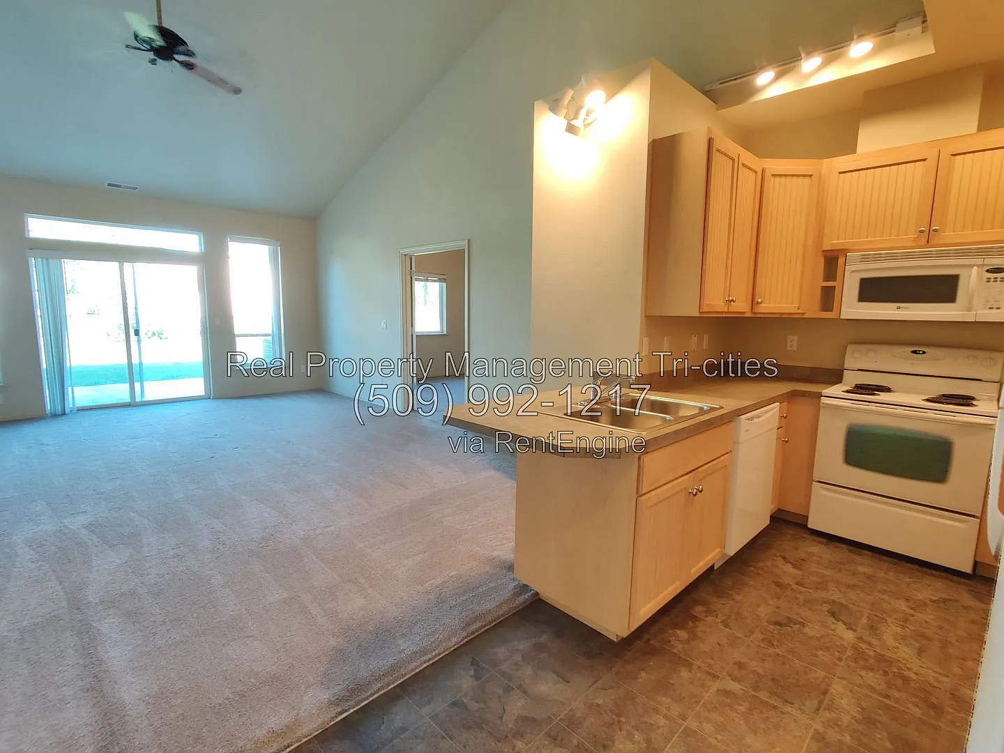 3 bed, 2.5 bath, 1700 sqft, $1,995 — Photo 3