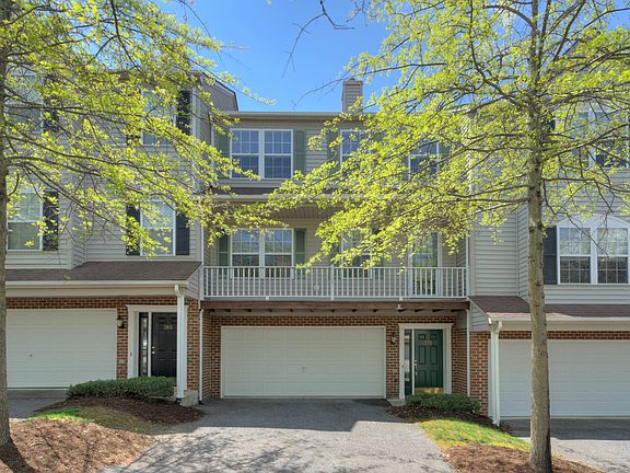 3rd image of 370 Silver Leaf Dr