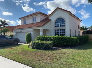 8972 Lake Park Cir S, Davie, FL 33328