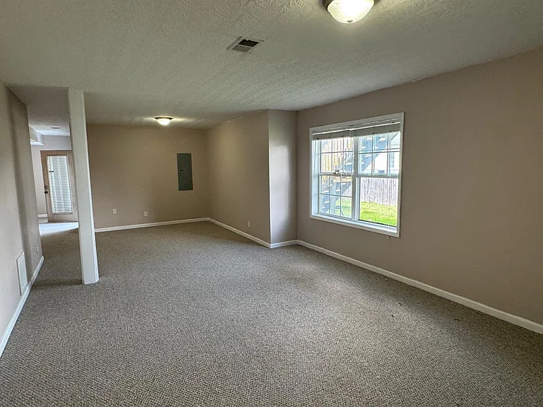 504 Thames Cir — Photo 87