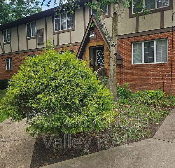 1500 W Market St #14 — Photo 2