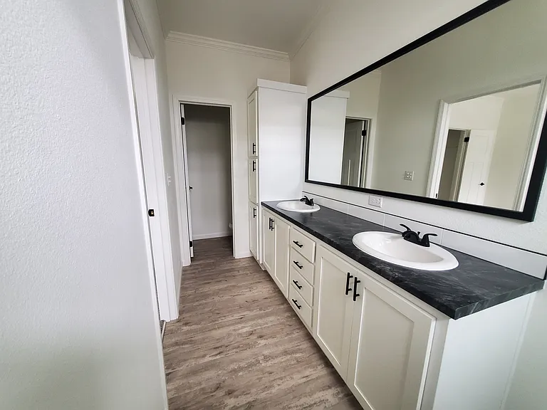 713 Hollow Ln — Photo 13
