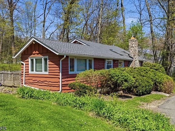 3rd image of 155 Highland Lakes Rd