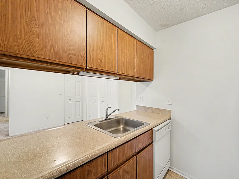 Eastgate Woods Apartments — Photo 6
