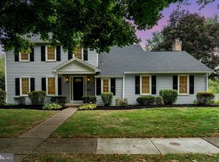 5221 Meadowbrook Dr, Mechanicsburg, PA 17050