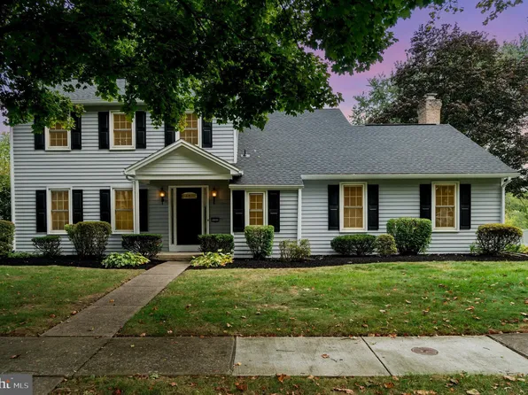 5221 Meadowbrook Dr, Mechanicsburg, PA 17050