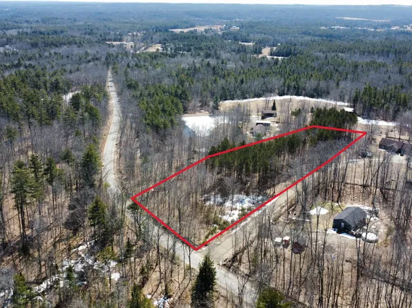 12 Penny Lane, Pittston, ME 04345