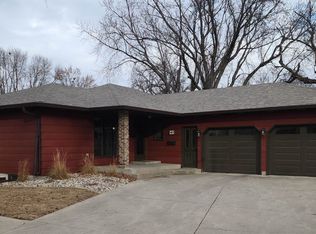 40 N 2nd Ave W, Hartley, IA 51346