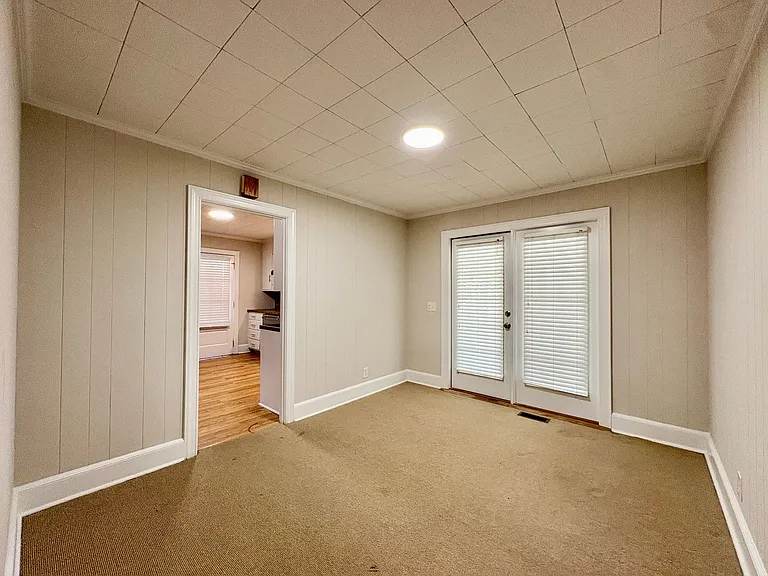 102 N Clarendon Dr — Photo 15