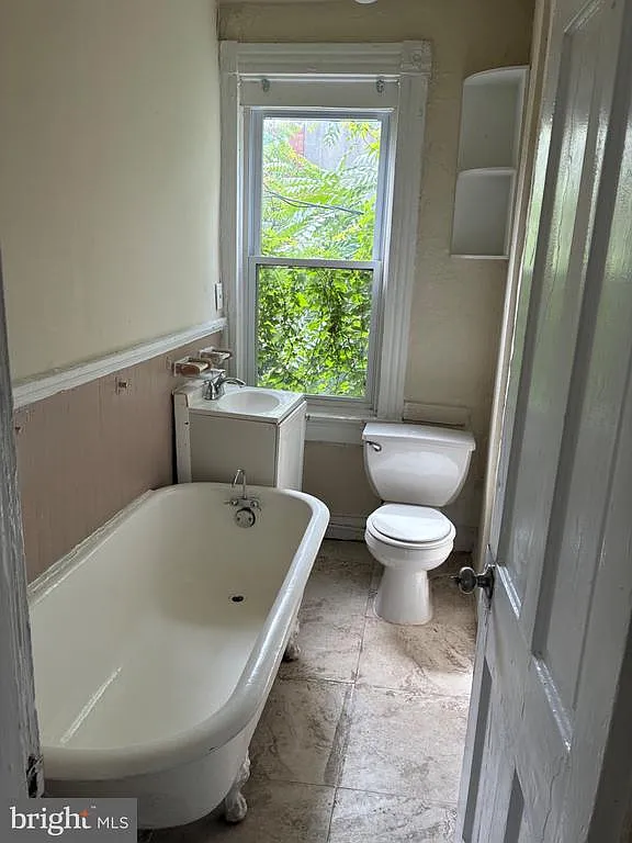 3 bed, 1.0 bath, $1,400 — Photo 4