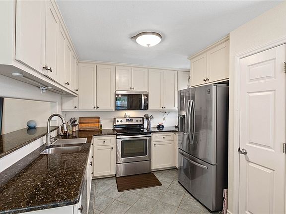 5th image of 3006 Quebec Dr