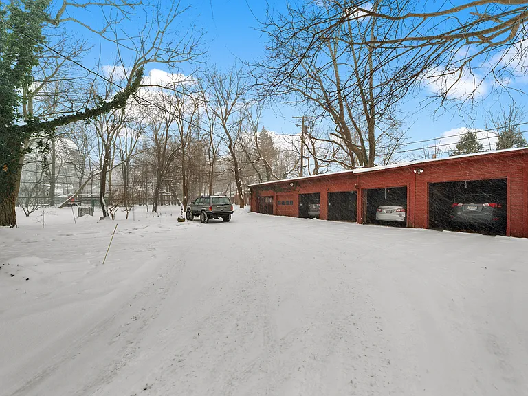 Driveway/Garage