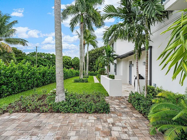 217 Gulfstream Blvd — Photo 43