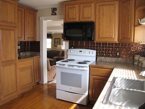 3rd image of 265 Umberger St