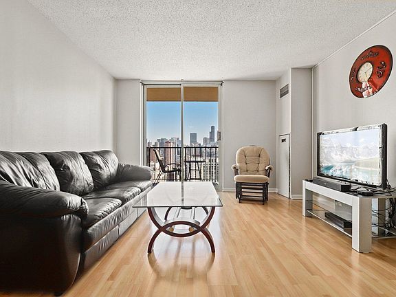 3rd image of 1212 N Lasalle St #2503
